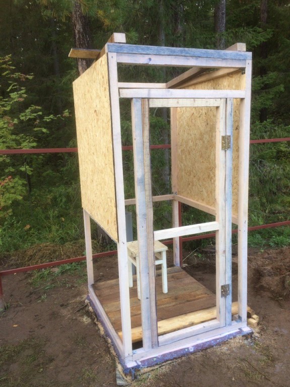 Douche d'été à faire soi-même pour une résidence d'été: photos et dessins