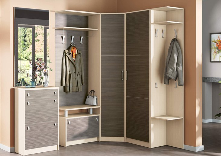 5 façons de sélectionner avec succès des meubles pour agrandir visuellement le couloir