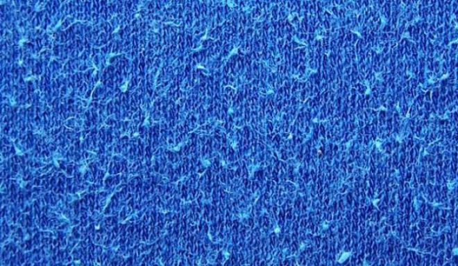 Un outil simple pour enlever le boulochage des vêtements en laine