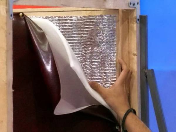 Comment isoler une porte en bois: comment bien sceller l'entrée de l'intérieur