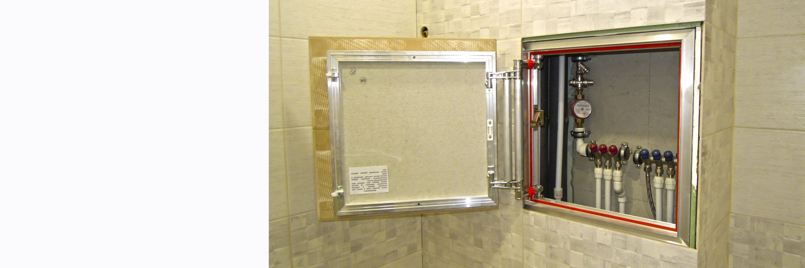 Installation à faire soi-même d'une trappe de visite sous un carrelage