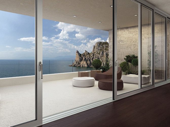 Vitres teintées sur le balcon: types de films, critères de sélection et caractéristiques d'installation