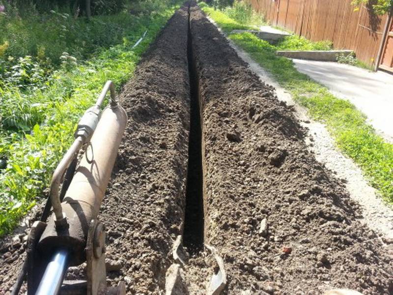 Comment faire de la plomberie dans le pays de vos propres mains: règles de pose, d'installation et d'aménagement