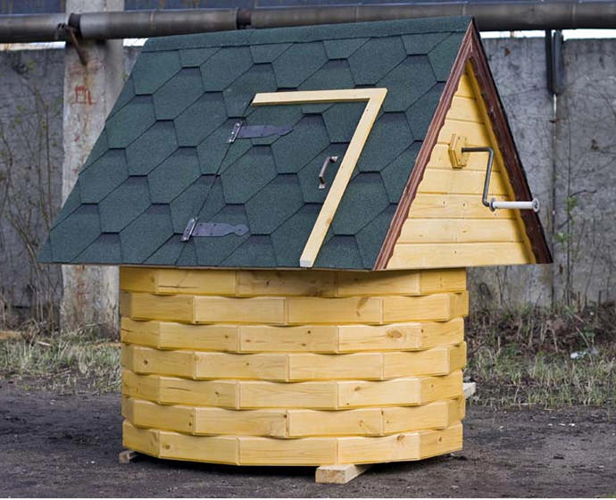 Maison à faire soi-même pour un puits: photos, dessins, instructions pas à pas