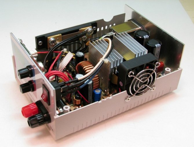 Stabilisateur de tension puissant à faire soi-même : schémas de circuit + instructions de montage étape par étape