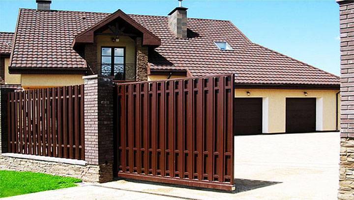 Types de portails pour une maison privée: nuances de choix + étapes d'installation à faire soi-même