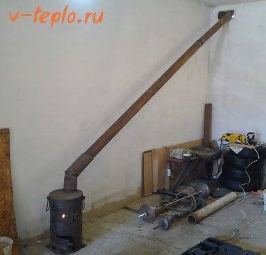 Comment faire une cheminée pour un poêle à ventre: un simple dispositif de cheminée étape par étape