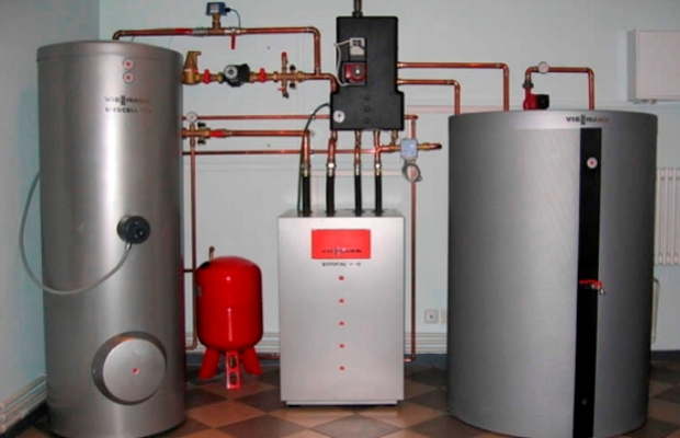 Comment déterminer correctement la distance entre un réservoir d'essence et un bâtiment résidentiel: choisissez un endroit approprié sur le site