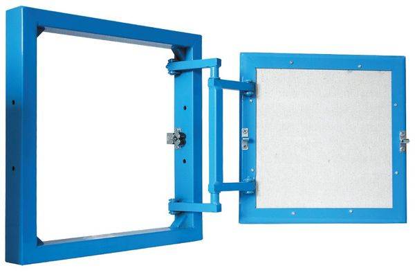 Trappes de plomberie de révision pour la salle de bain et les toilettes: types, règles de placement, caractéristiques de montage