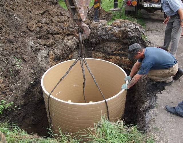 Insert en plastique dans le puits : instructions d'installation étape par étape