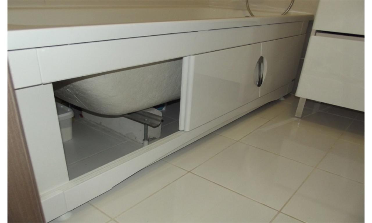 Installer un écran sous la baignoire