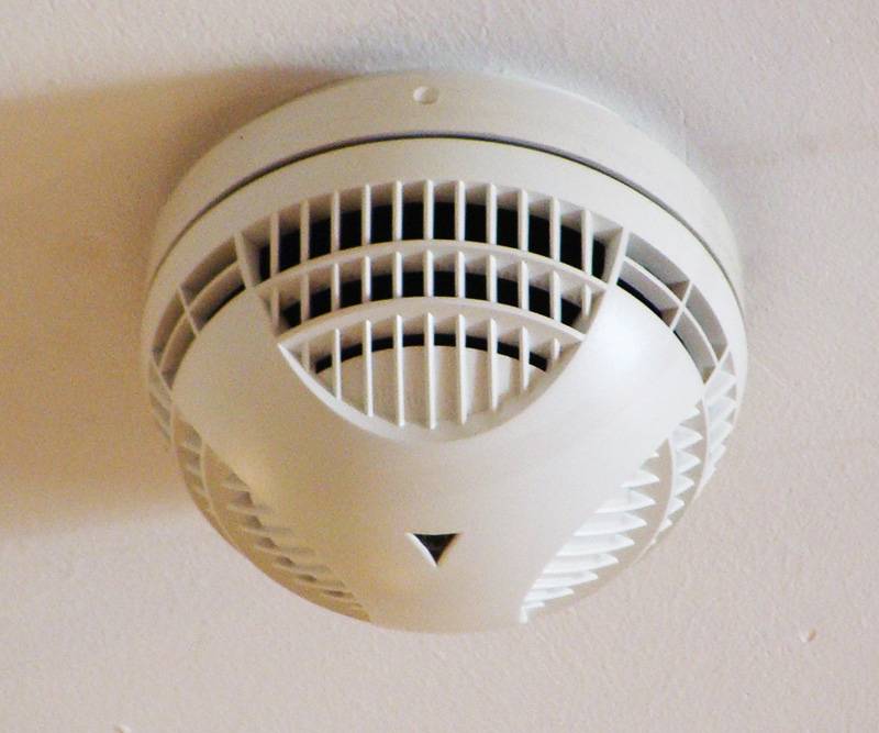 Installation d'une alarme incendie et de sécurité pour une maison: caractéristiques d'installation