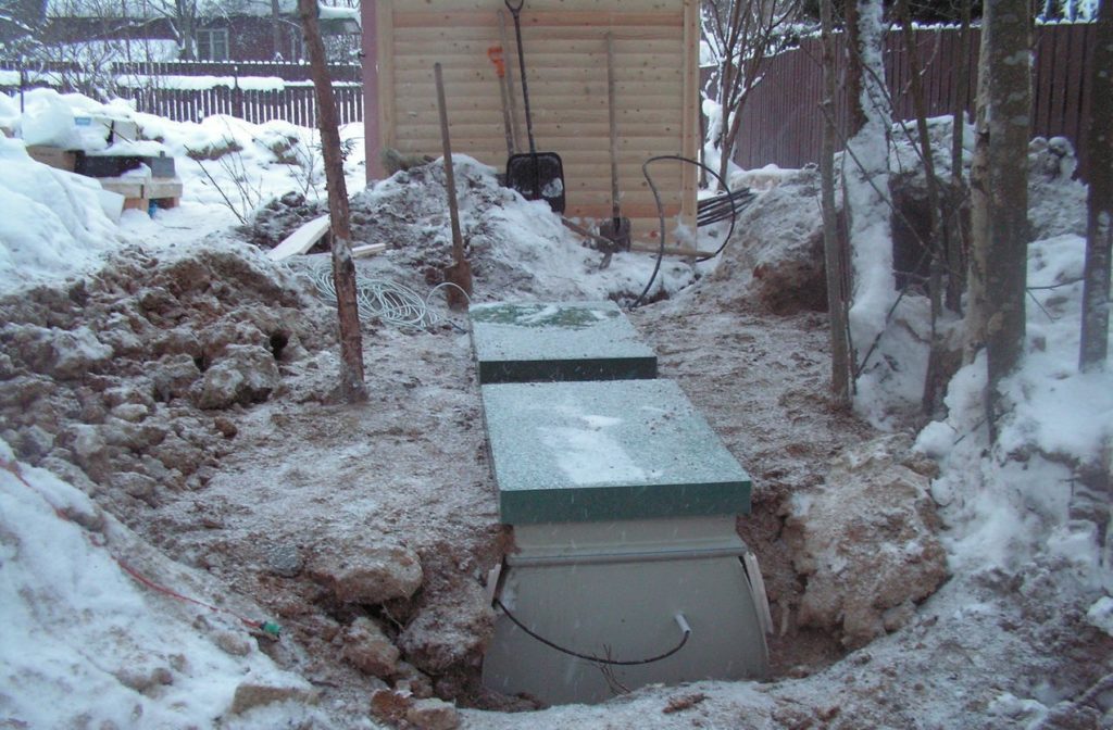 Entretien de la fosse septique Topas en hiver: règles et recommandations