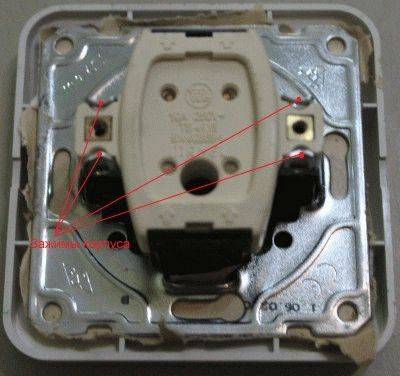 Commutateur de carte : à quoi ça sert, comment le choisir et le brancher correctement