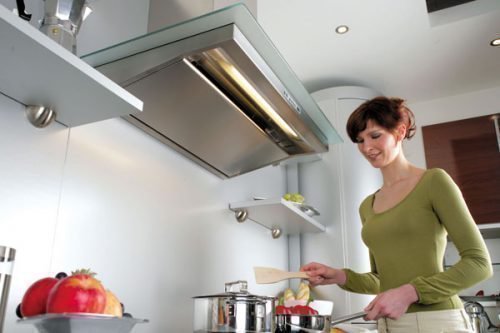 Comment choisir une hotte plutôt qu'une cuisinière à gaz : quels critères prendre en compte pour choisir un modèle adapté