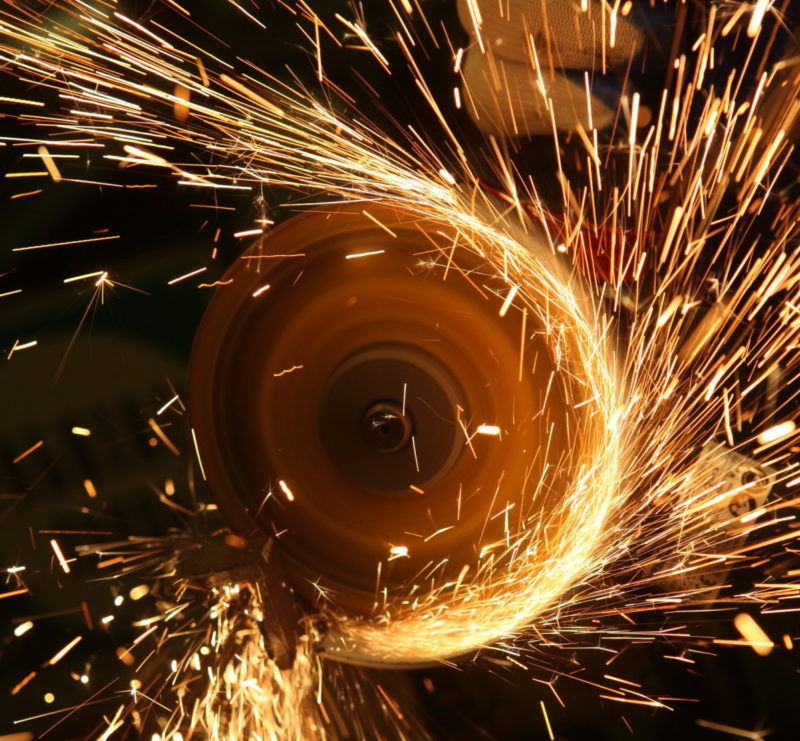 Comment travailler avec une meuleuse d'angle : mesures de sécurité + mode d'emploi