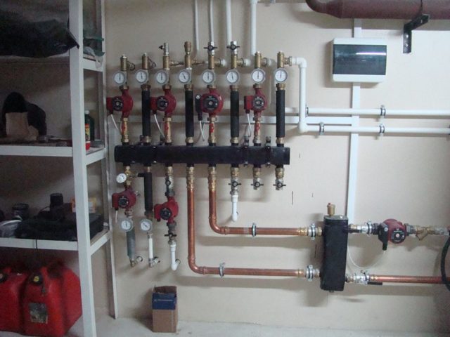 Peigne de distribution du système de chauffage: objectif, principe de fonctionnement, règles de connexion