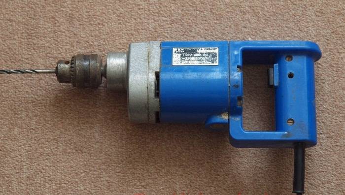 Comment faire un trou dans un carrelage sans perceuse