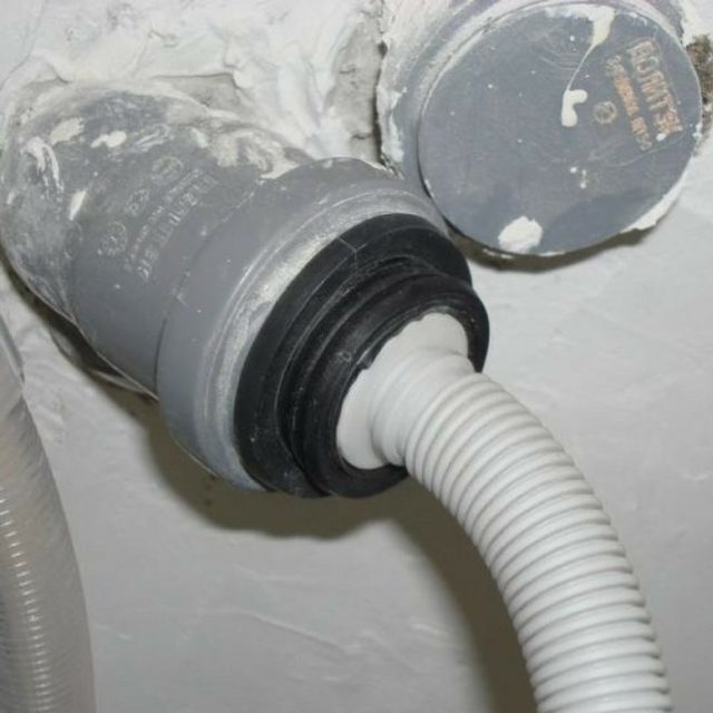 Siphon pour machine à laver : types et comment se connecter ?