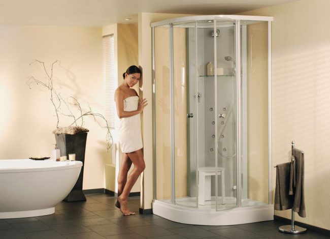 Comment choisir une cabine de douche: ce qu'il faut rechercher avant d'acheter + note du fabricant