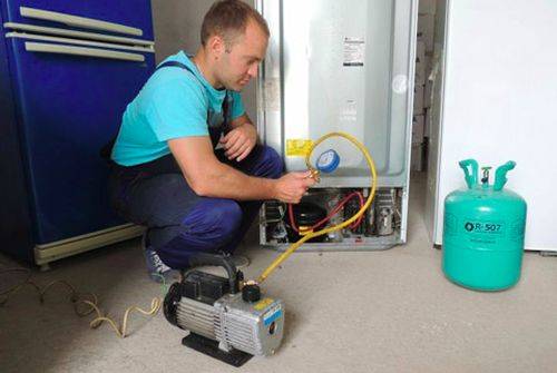 Ravitaillement d'un système divisé: comment remplir de vos propres mains un équipement climatique avec du fréon