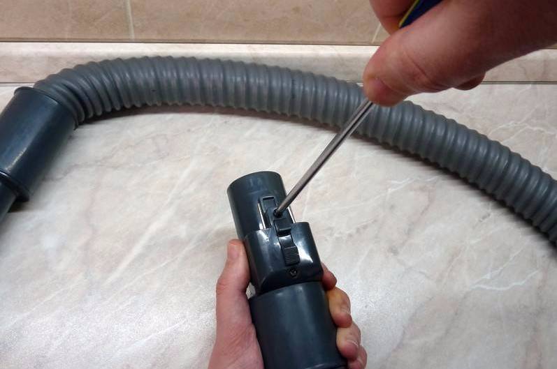 Réparation d'aspirateur à faire soi-même : démontage d'aspirateur, réparation de moteur
