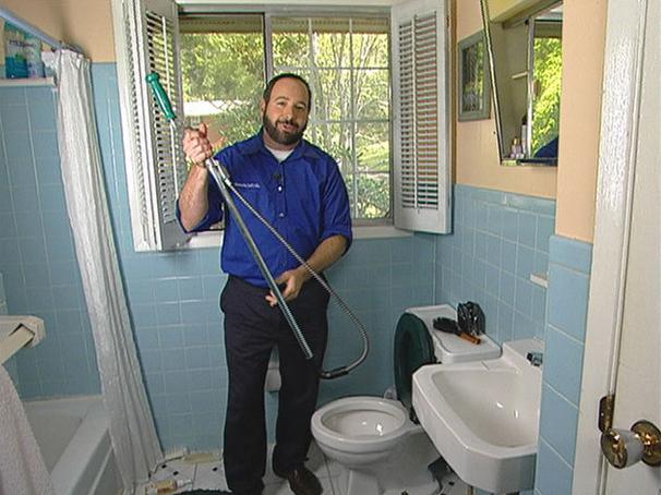 Comment nettoyer les toilettes avec un câble: choisir un outil et expliquer son utilisation