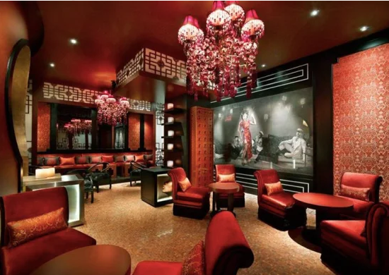 La cuvette de toilette dorée de Bari Alibasov et d'autres délices intérieurs de l'artiste