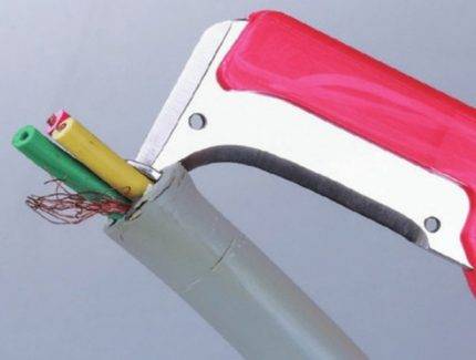 Dénudeur pour dénuder les fils: règles de sélection d'un outil pour dénuder les câbles et les fils