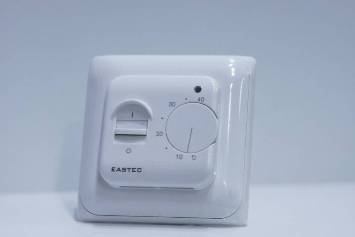 Connecter et choisir un thermostat pour un chauffage IR