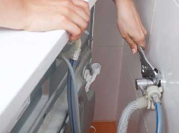 Comment changer vous-même le tuyau de vidange de la machine à laver?