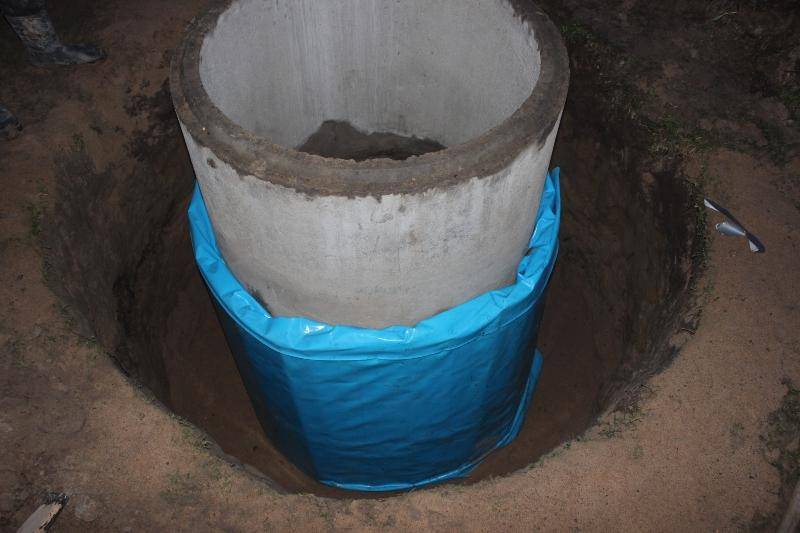 Isolation à faire soi-même d'un puits à partir d'anneaux en béton