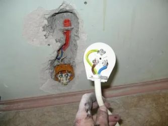 Comment déplacer la prise ?