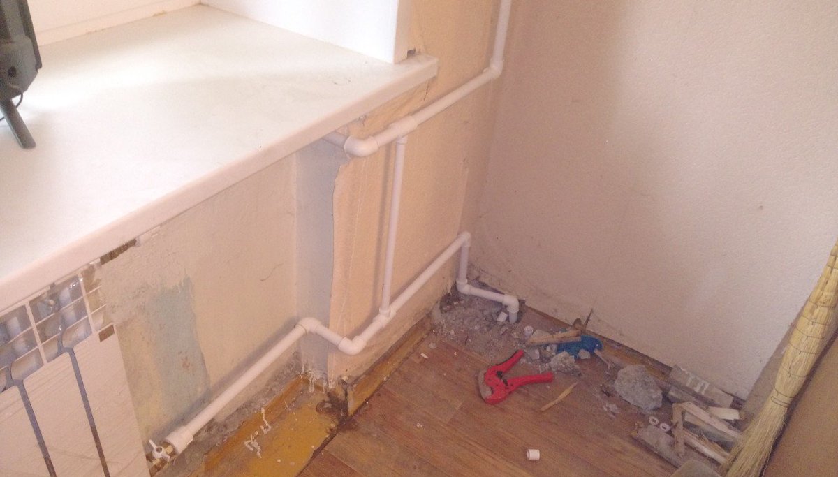 Les causes du bruit dans les tuyaux de chauffage, ou pourquoi quelque chose murmure, claque et fait du bruit dans les tuyaux ?