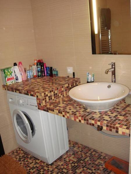 Évier au-dessus de la machine à laver: caractéristiques de conception + nuances d'installation