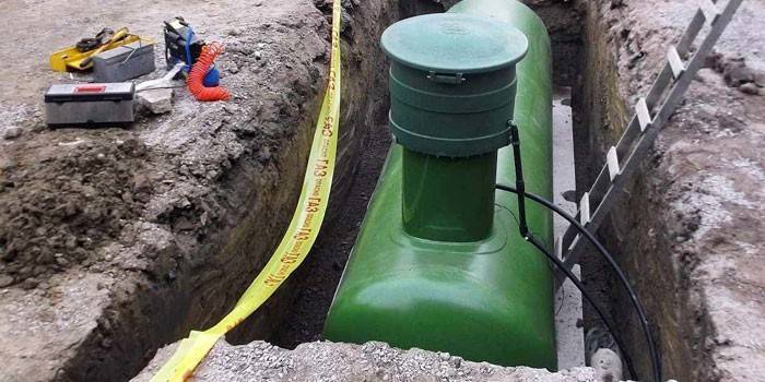 Installation et installation d'un réservoir de gaz pour une maison privée: la procédure de conception et de réalisation des travaux d'installation