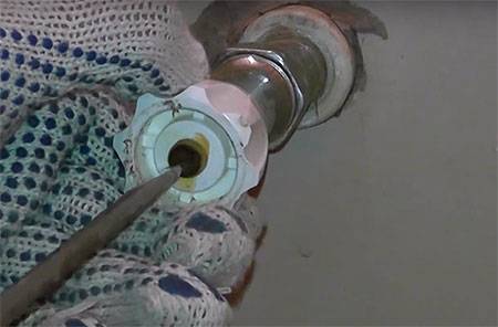 Comment dévisser la valve d'une bouteille de gaz : des moyens sûrs de déconnecter la valve