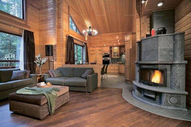 Bien installer une cheminée dans une maison en bois : exigences réglementaires + étapes d'installation