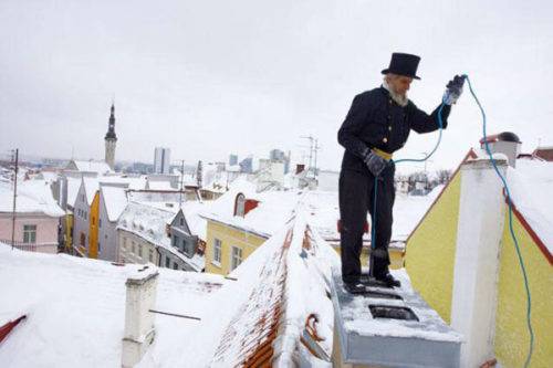 Nettoyeurs de cheminée: quelle est la meilleure façon de nettoyer la cheminée de la suie