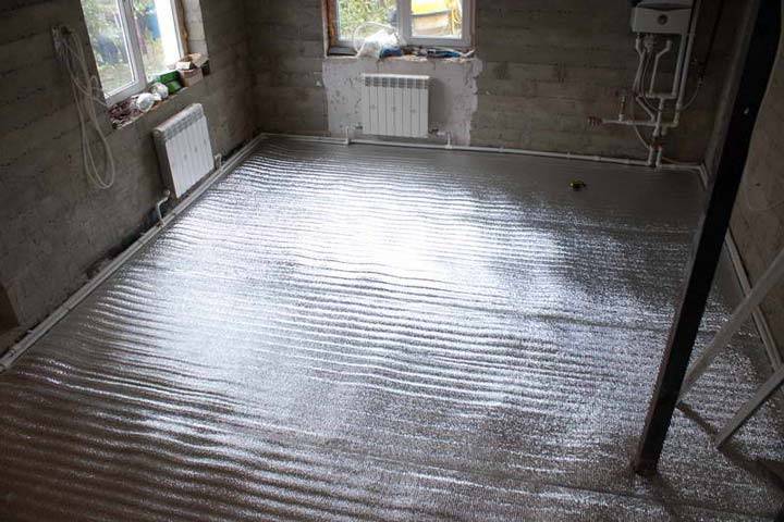 Quel chauffage au sol est le meilleur : eau ou électrique ? Bilan comparatif