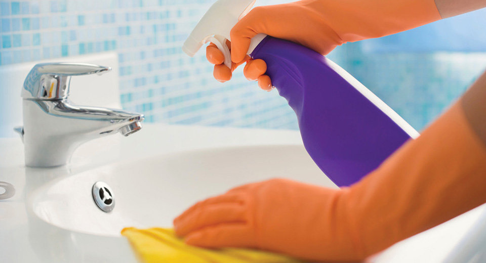 Comment et comment laver le bain à la maison - nettoyer et laver au blanc