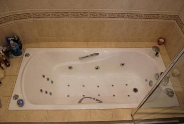 Équipement de bain à remous et d'hydromassage