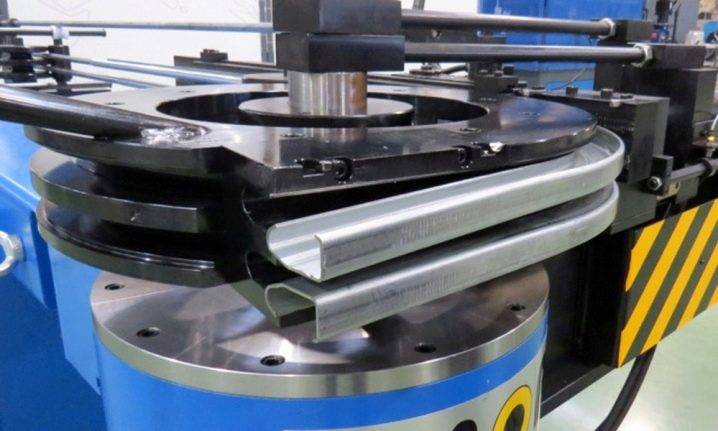 Comment plier un tuyau profilé de vos propres mains sans outils spéciaux