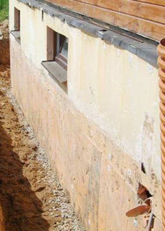 La pente du tuyau de drainage: calculs, normes et caractéristiques de l'installation du drainage sur une pente