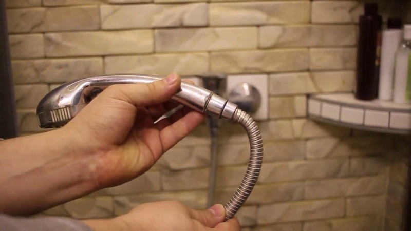 La cabine de douche fuit : comment réparer une fuite au niveau des joints