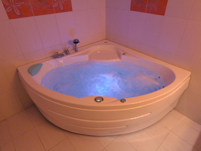 Installer un jacuzzi de vos propres mains et le connecter aux communications