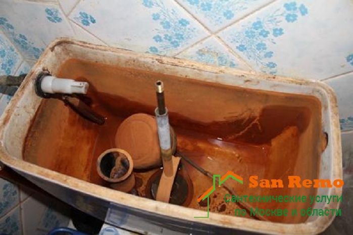 Remplacement du réservoir des toilettes : comment retirer l'ancien réservoir et en installer un nouveau