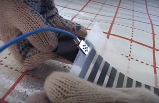 Est-il possible de poser un tapis sur un sol chaud et du carrelage ?