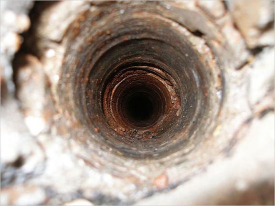 Comment retirer une pompe tombée dans un puits ?