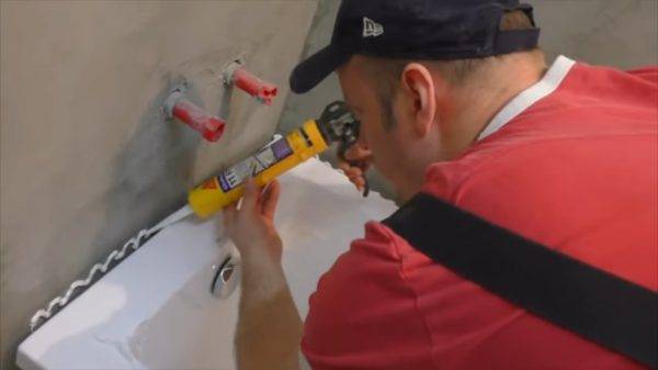 Est-il possible d'économiser de l'argent sur un cadre de baignoire en acrylique ?